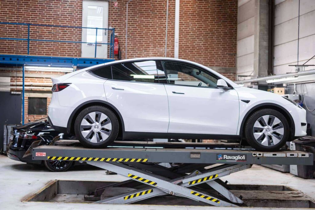 Elbil service udført hos lokal mekaniker